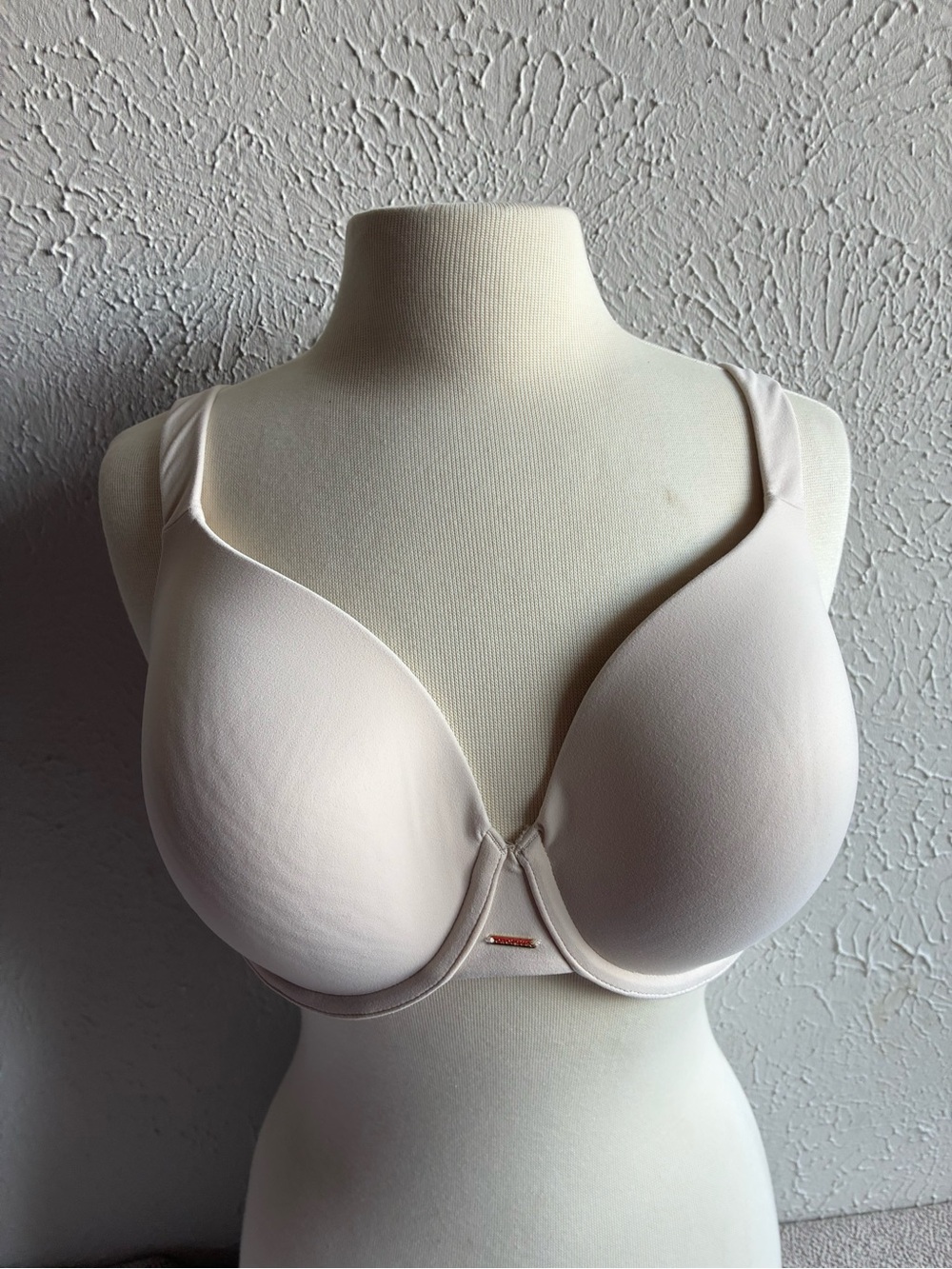 Cacique 38D Lightly Lined Full Coverage Underwire Bra Beige
Nude 1142245
